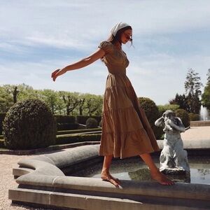 Danielle Bernstein Macy’s Smocked Elegant Brown Maxi Dress Medium